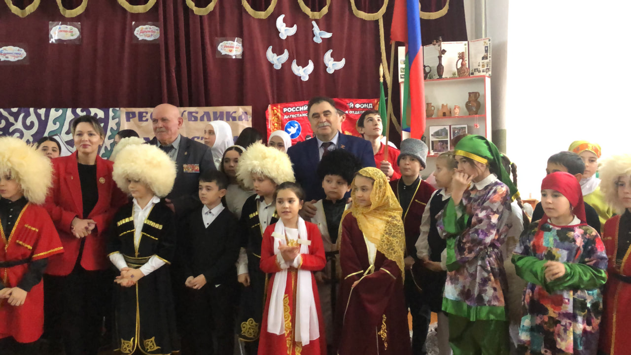 Благотворительную акцию для детей участников СВО провели в махачкалинской школе №15